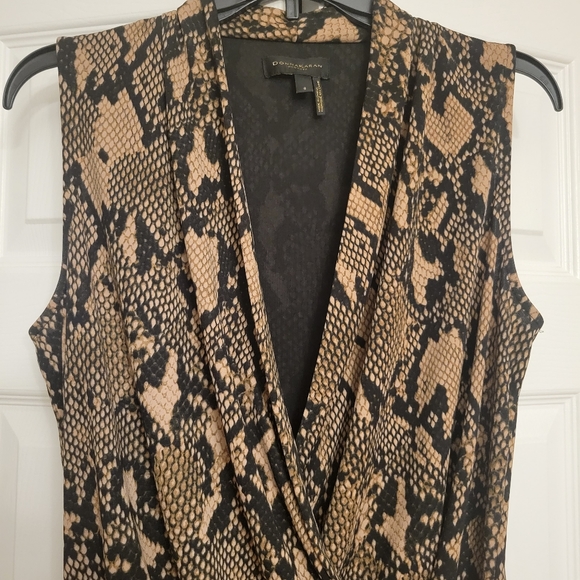 Snake skin print sleeveless blouse - Picture 2 of 4